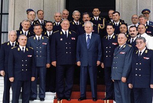 BEL03D:YUGOSLAVIA-ARMY-MILOSEVIC:BELGRADE,16JUN00 - Yugoslav President Slobodan Milosevic (C), Defence Minister Dragoljub Ojdanic (L) and Yugoslav Army Chief of Staff Colonel-General Nebojsa Pavkovic (R) pose with Yugoslav Army top brass after a ceremony marking the Yugoslav Army day in Belgrade June 16. Milosevic said the quality of the army's commanders and its modernisation was a strong factor of the country's defence. im/TANJUG/Photo by Vlada Dimitrijevic REUTERS