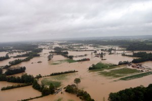 lorist.co.rs srbija-zbog-poplava-evakuisano-6175-ljudi-povrijedjeno-20_1400222300-696x461