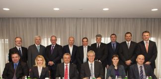 Rekonstrukcija – predaja KiM ili Vučićeva igra dve dame?