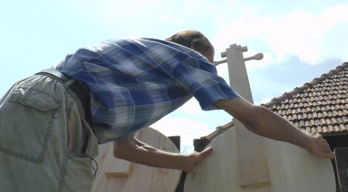 Džinovska violina od dva metra postala simbol Pranjana!