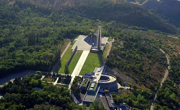 Zašto mi Srbi nemamo ono što imaju Jevreji i Jermeni… naziv za genocid i mesto sabranja?