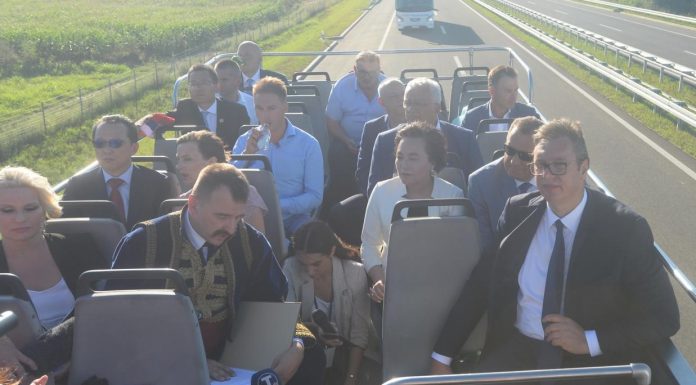 Šta znači „ne biti ni na čijoj strani“ u ovakvoj situaciji? Koje su to „strane“?